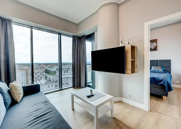 Apartment Hanza Tower Swimming Pool & High Floor With Balcony!